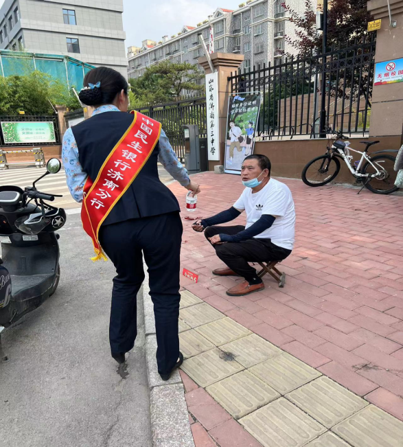 民生银行济南领秀城支行开展爱心助考之助力中考服务