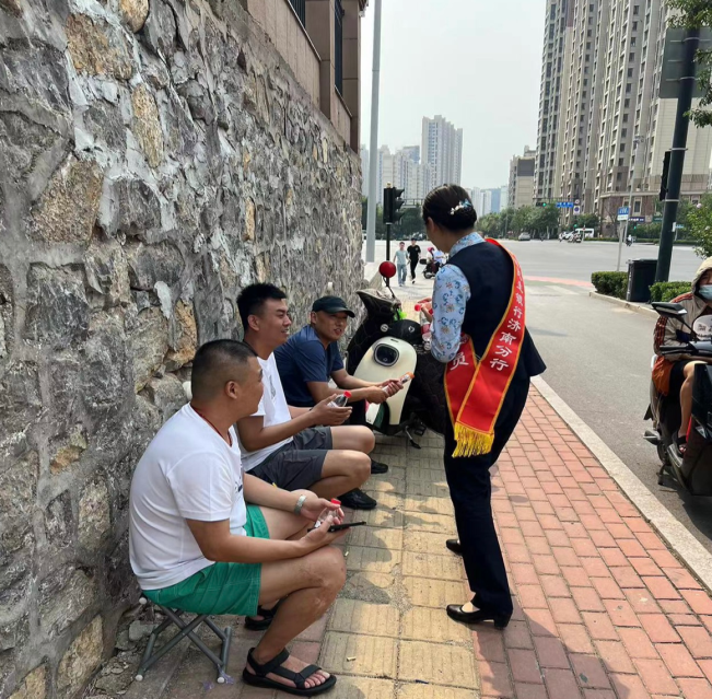 民生银行济南领秀城支行开展爱心助考之助力中考服务