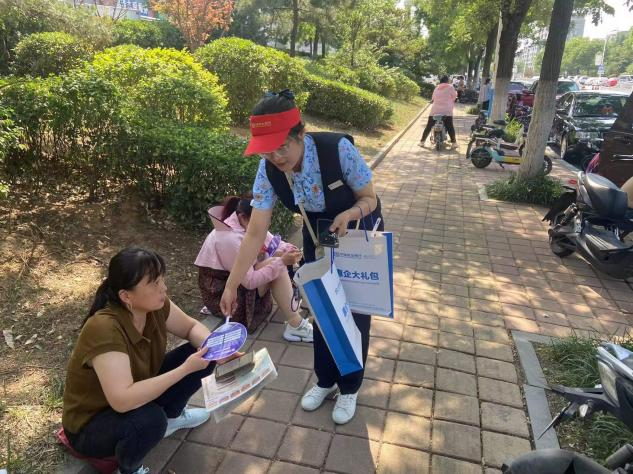 民生银行章丘东山花园社区支行助力高考在行动