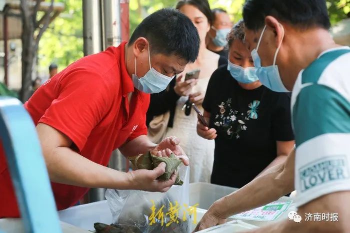 卖了20年！济南这个摊位火了，排队长长长