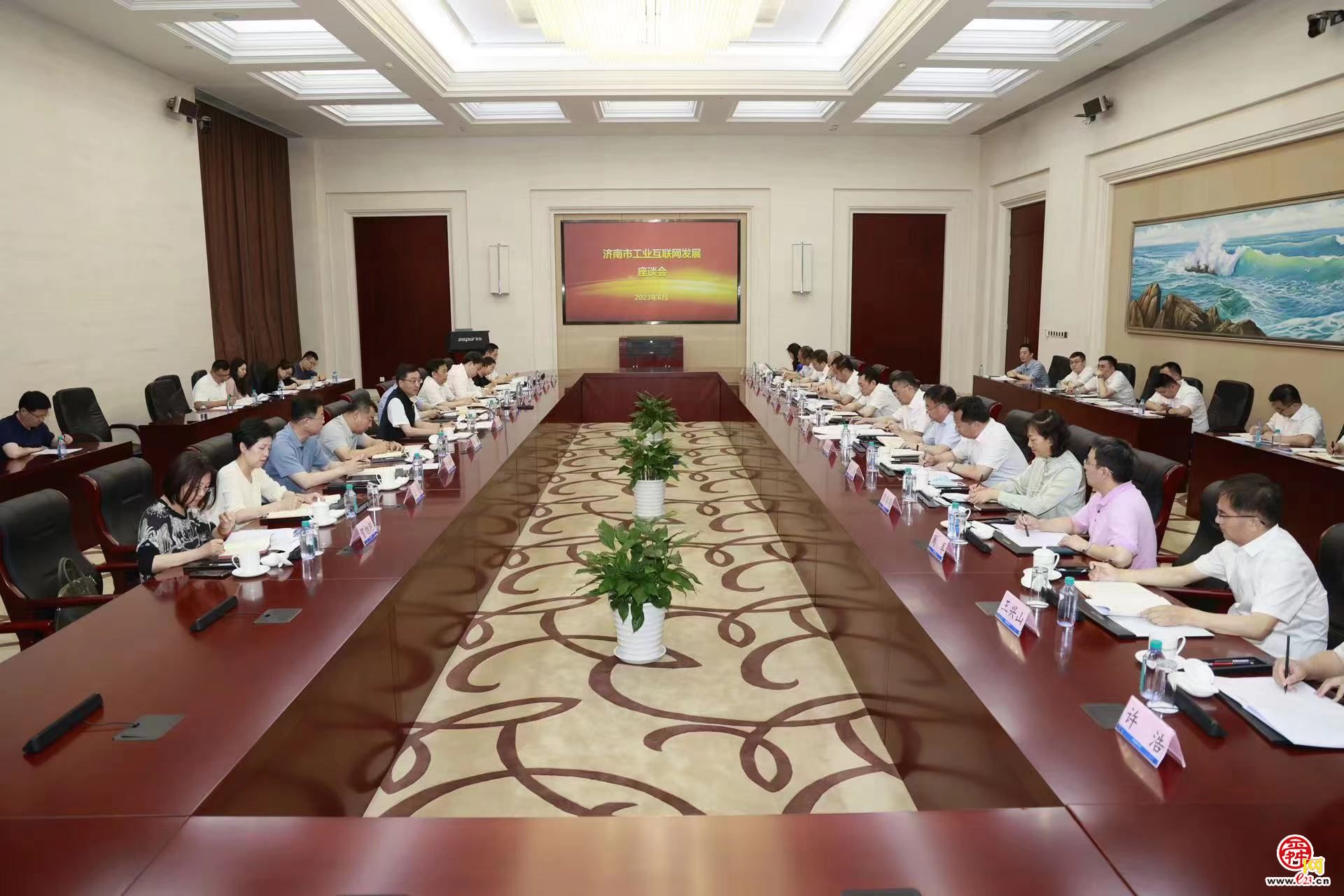 刘强调研工业互联网产业并召开工作座谈会时强调 抢抓机遇深化赋能 加快推动高质量发展