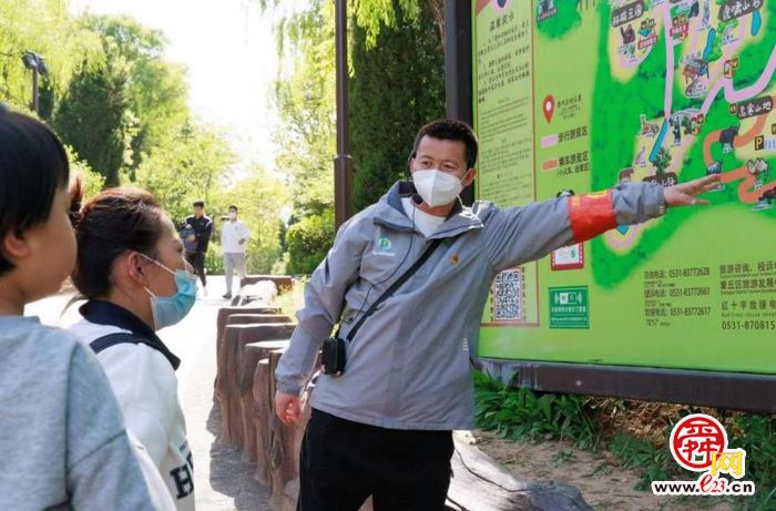 扬“为民服务”旗帜 答“造福于民”考卷 济南持续推进“亮身份、树形象、作贡献、助发展”活动