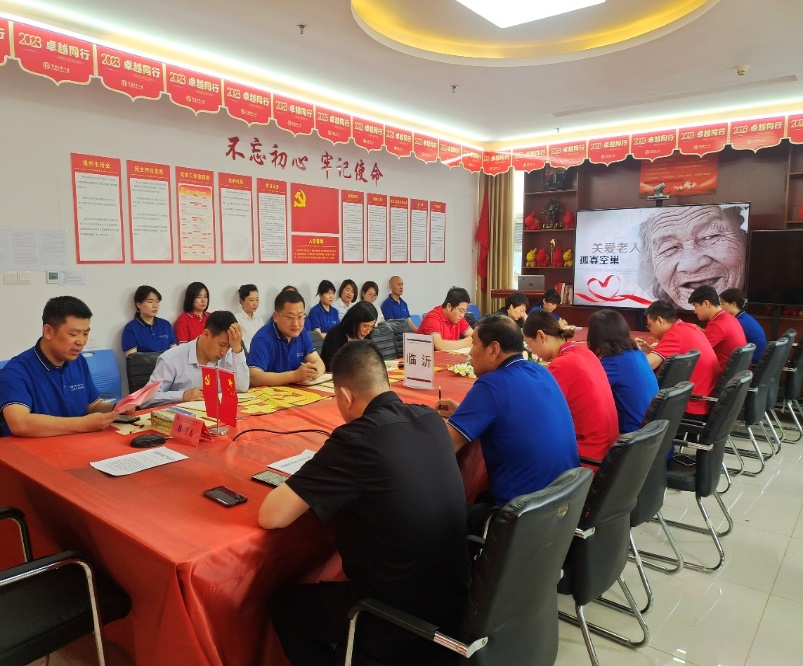 助力乡村振兴，富德生命人寿临沂中心支公司积极向农村困难老人捐助保险