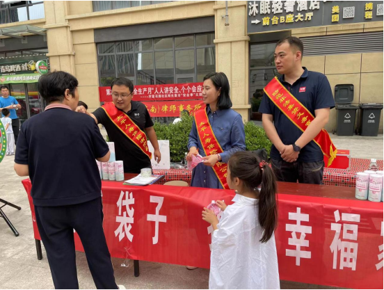 太平人寿济南中支开展非法集资宣传月进社区活动