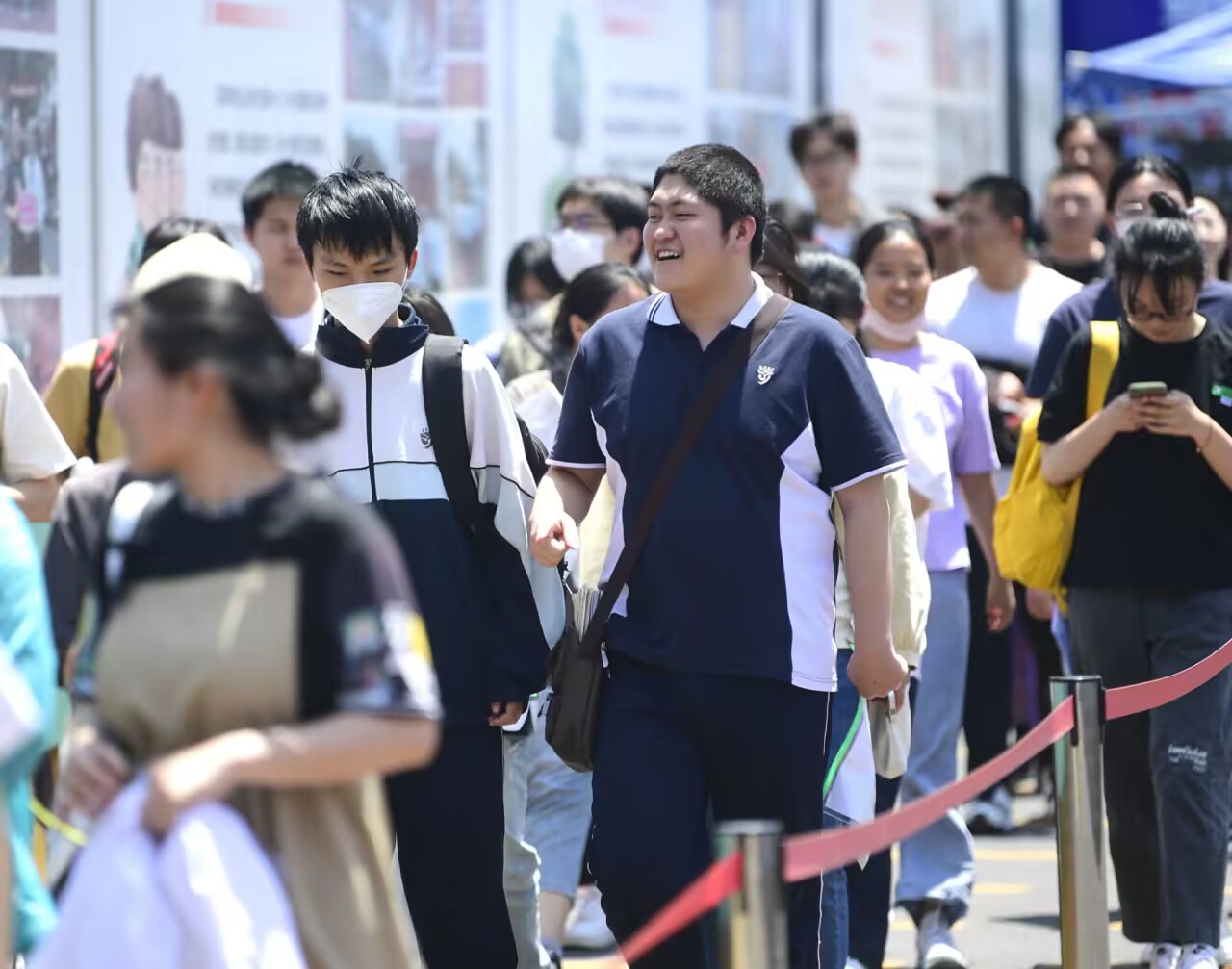 山东夏季高考30.8万余考生冲上一段线！有关方面提醒考生须掌握志愿填报方法步骤