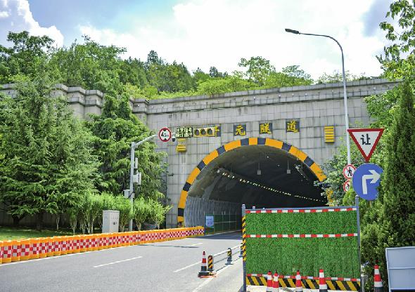 济南开元隧道改造升级 单向三车道临时变两车道