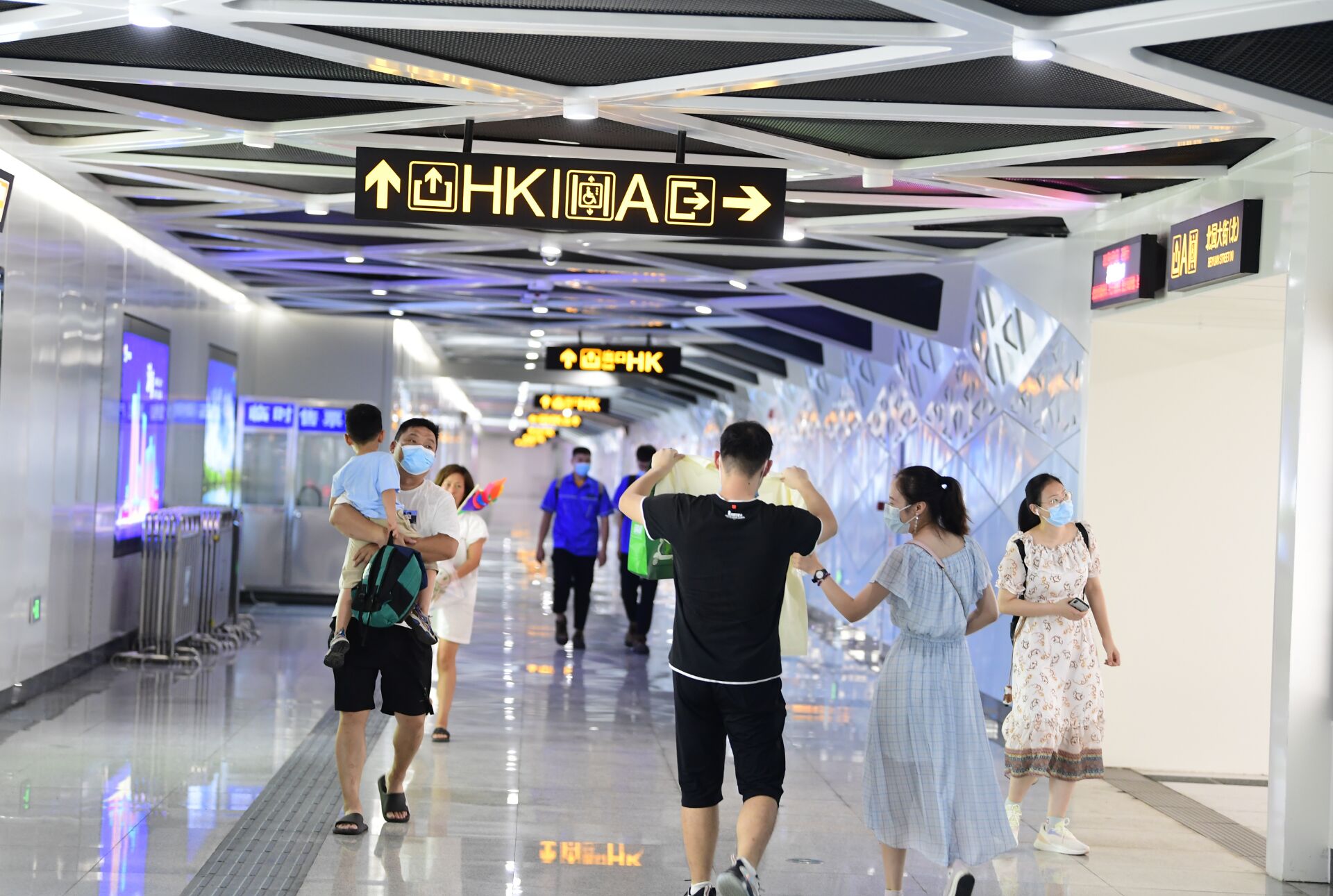 济南刷社保卡也能乘公交地铁 还可在全国多个城市“一卡通乘”