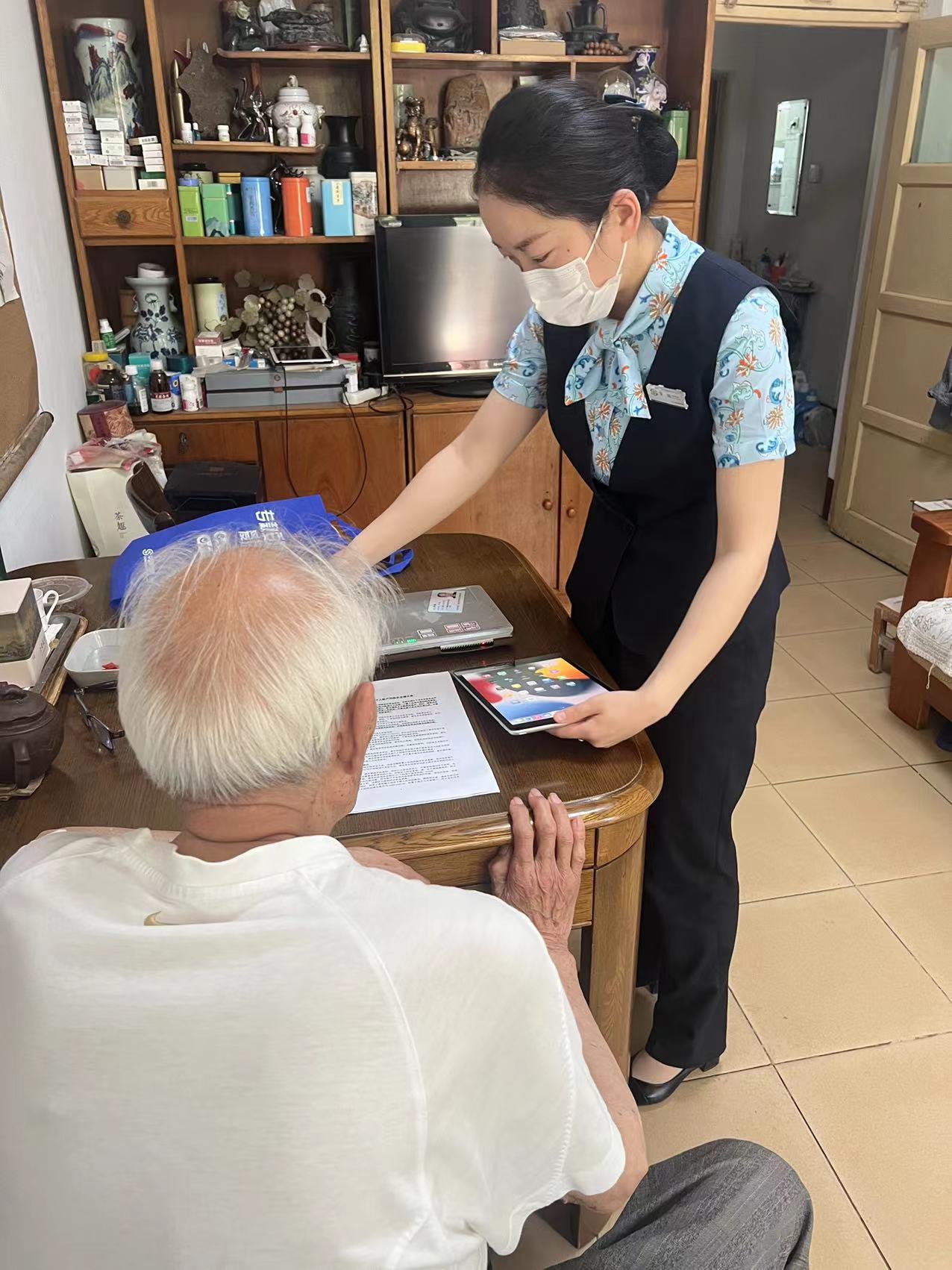 民生银行济南大观园支行上门服务解难题 优质服务暖人心