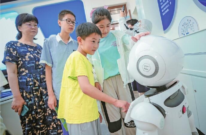 济南各高中校园开放日，小学生也来“超前体验”