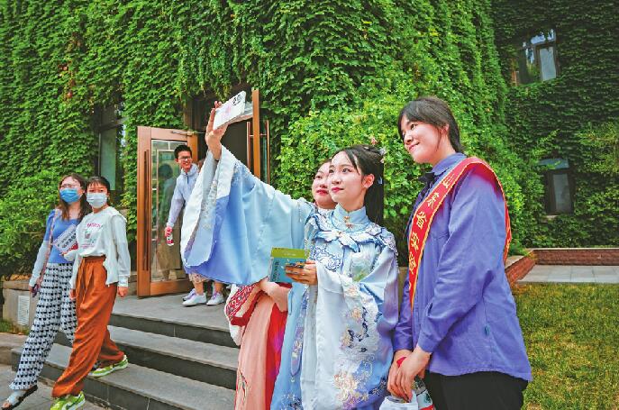 济南各高中校园开放日，小学生也来“超前体验”