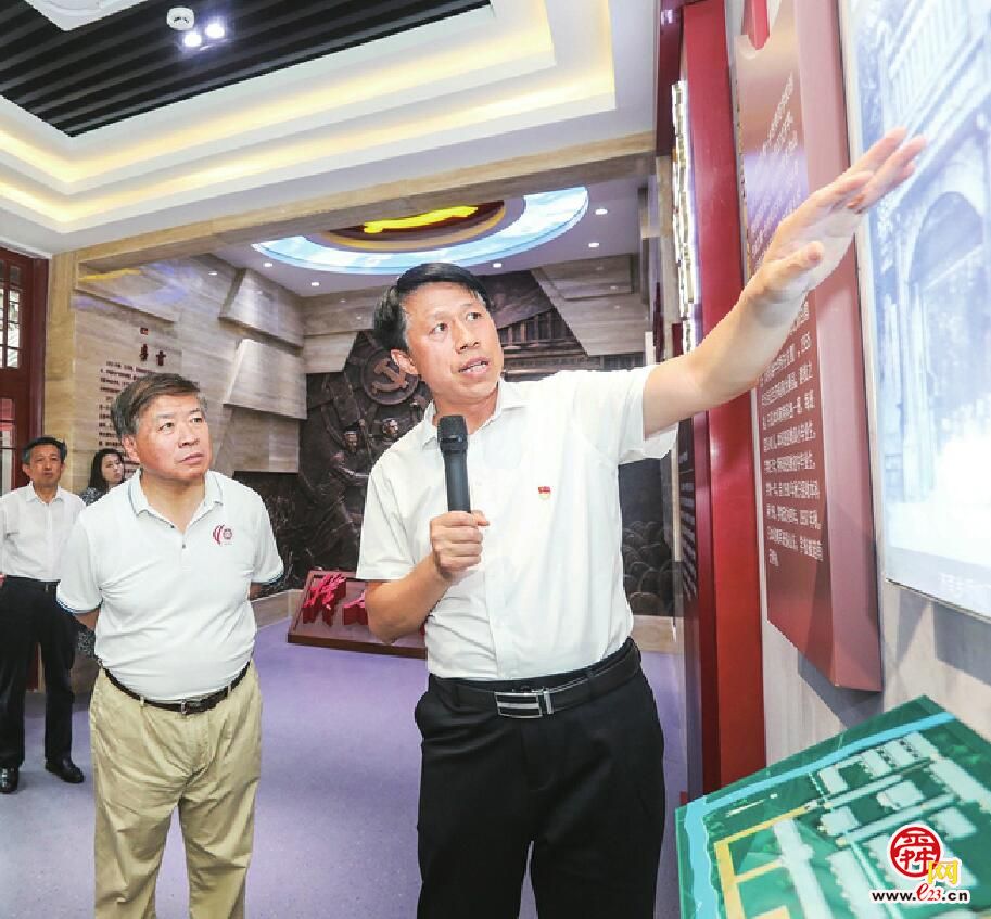 语文老师当起义务讲解员，一干就是10年！明湖中学丁士彬的“红色情结”