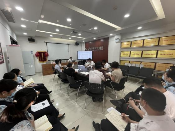 民生银行济南舜华北路支行积极开展普及金融知识万里行活动