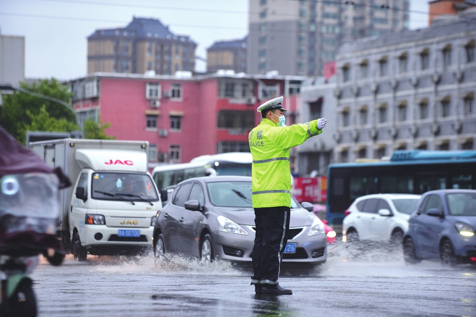 雷雨大风橙色 、雷电橙色 、高温黄色“三预警”齐发 今明两天公众需防范强对流天气