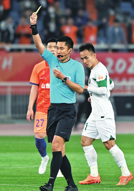 马宁上热搜,南通支云董事长再次炮轰足协