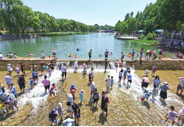 La rivière de Jinyangchuan devient un lieu de loisirs estivaux