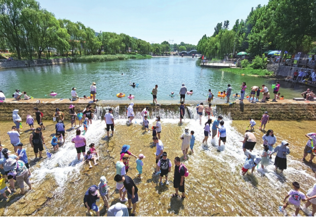 Jinyangchuan Fluss wird ein beliebter Sommer-Erholungsresort