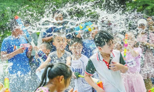 Sommeraktivitäten im Jinan Zoo fangen an