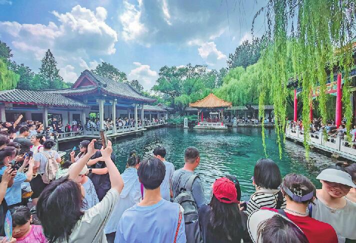 雨后水位回涨 趵突泉欢腾