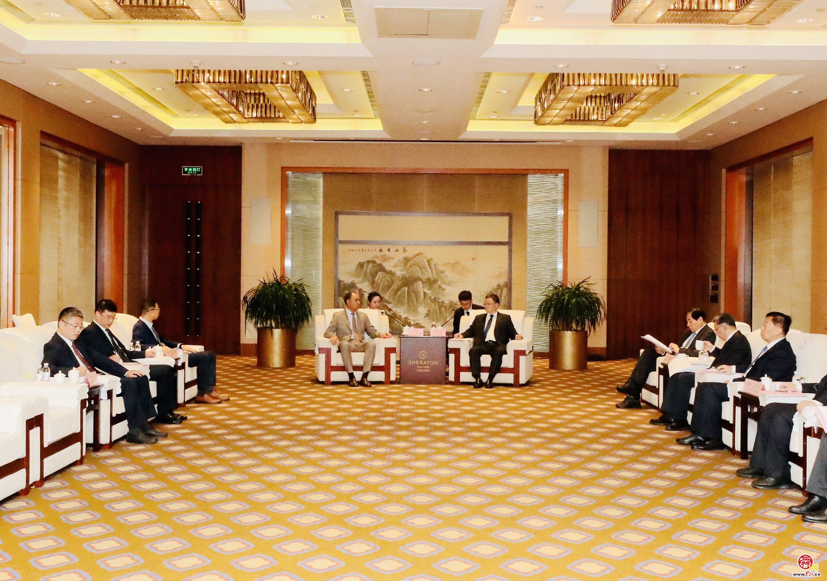 于海田会见上合组织秘书处副秘书长尼亚扎利耶夫·努兰·萨德罗维奇等