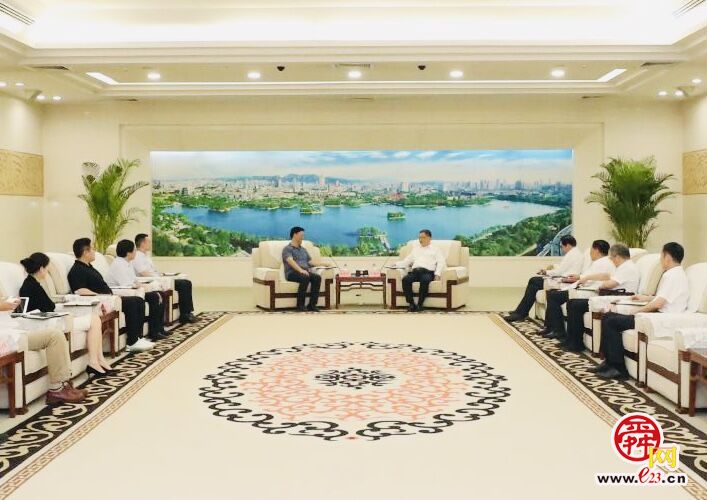 于海田会见上合组织秘书处副秘书长尼亚扎利耶夫·努兰·萨德罗维奇等