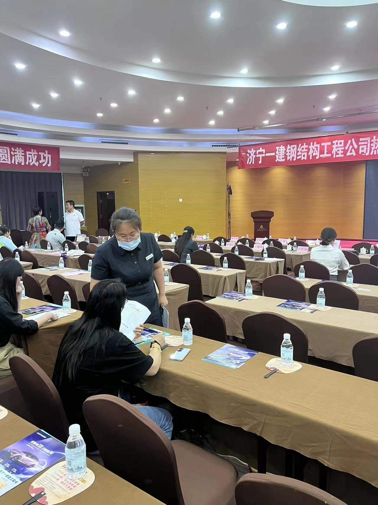民生银行济宁分行联合微山商协会共同开展防范不法中介贷款宣传活动