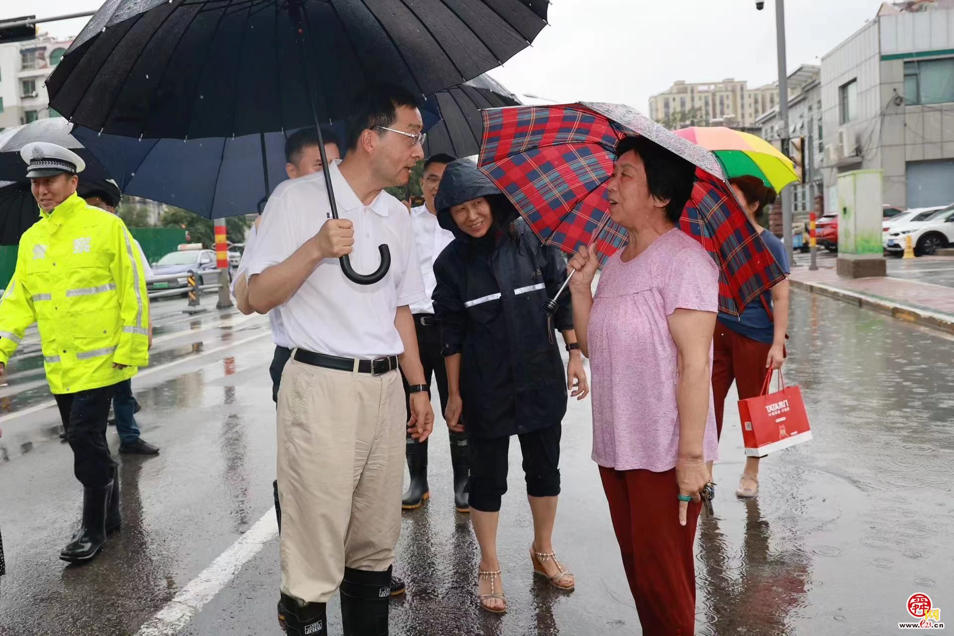 刘强到一线察看城市防汛工作时强调 保护群众生命安全 确保城市安全度汛