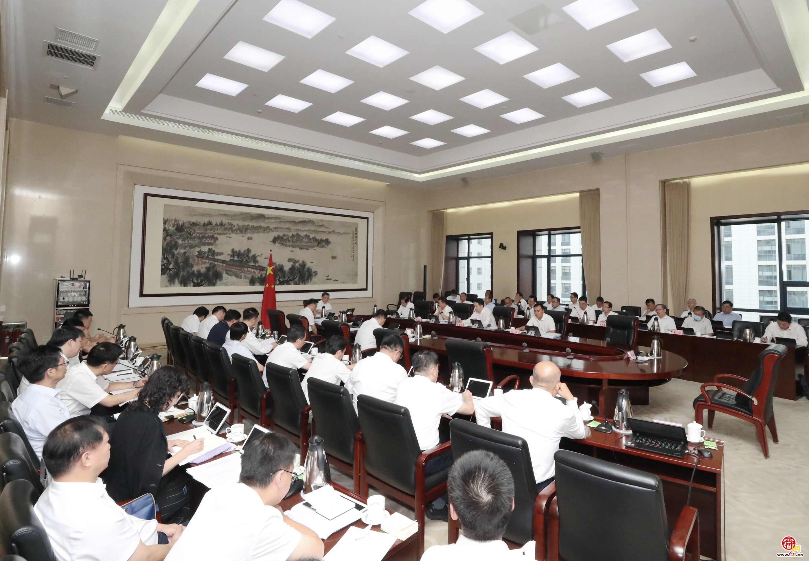 市政府党组召开扩大会议 学习贯彻习近平总书记重要讲话重要指示精神