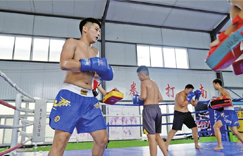 八角笼外寻找“出路”的习武少年