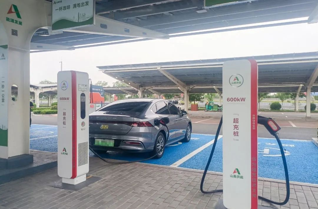First Fully Liquid-cooled Super Fast Charging Station of Shandong Built in Ji’nan
