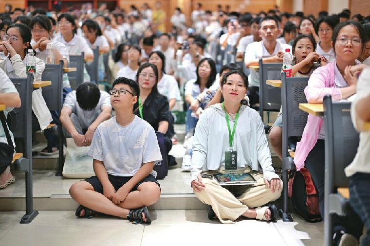 人文泉城 写下即永恒 第十六届全国中学生创新作文大赛总决赛圆满落幕