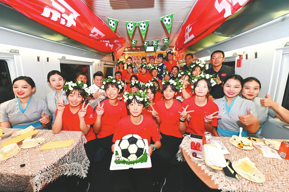 Mädchenfußballteam der Jinan Licheng No.2 High School: Weltmeister kehrt nach Hause zurück