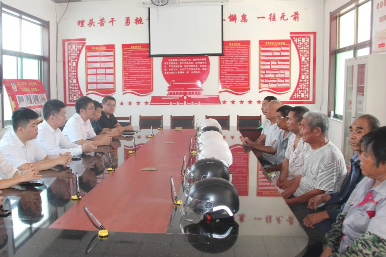 平安产险山东分公司开展“爱心头盔 把安全‘戴’回家”平安守护者行动