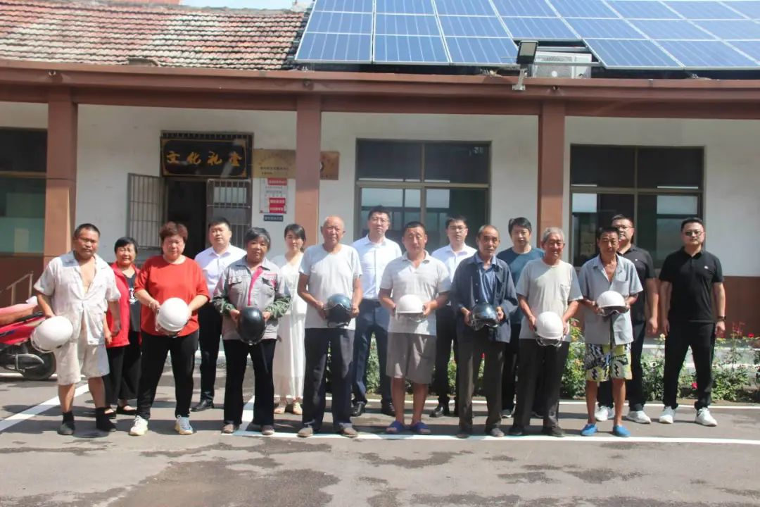 平安产险山东分公司开展“爱心头盔 把安全‘戴’回家”平安守护者行动