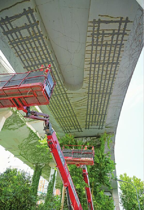 济南玉函立交桥底部钢板加固