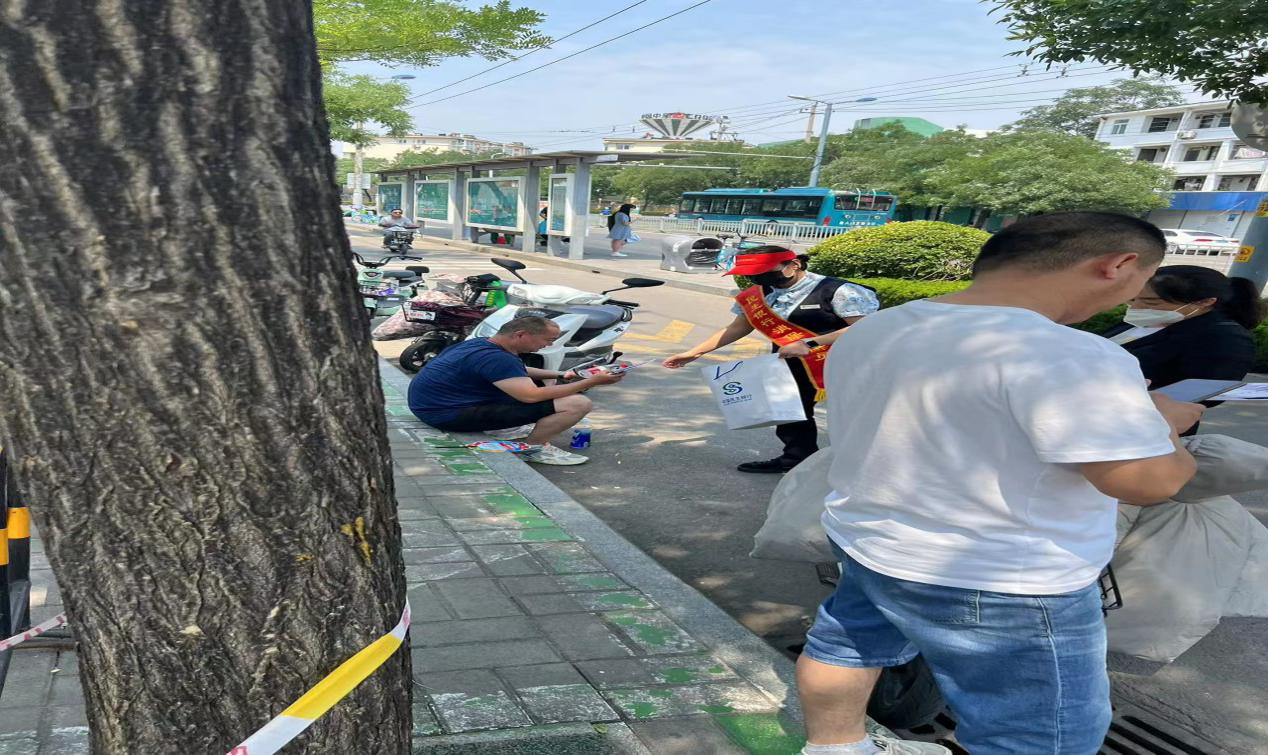 民生银行济南西城支行开展数字人民币宣传活动