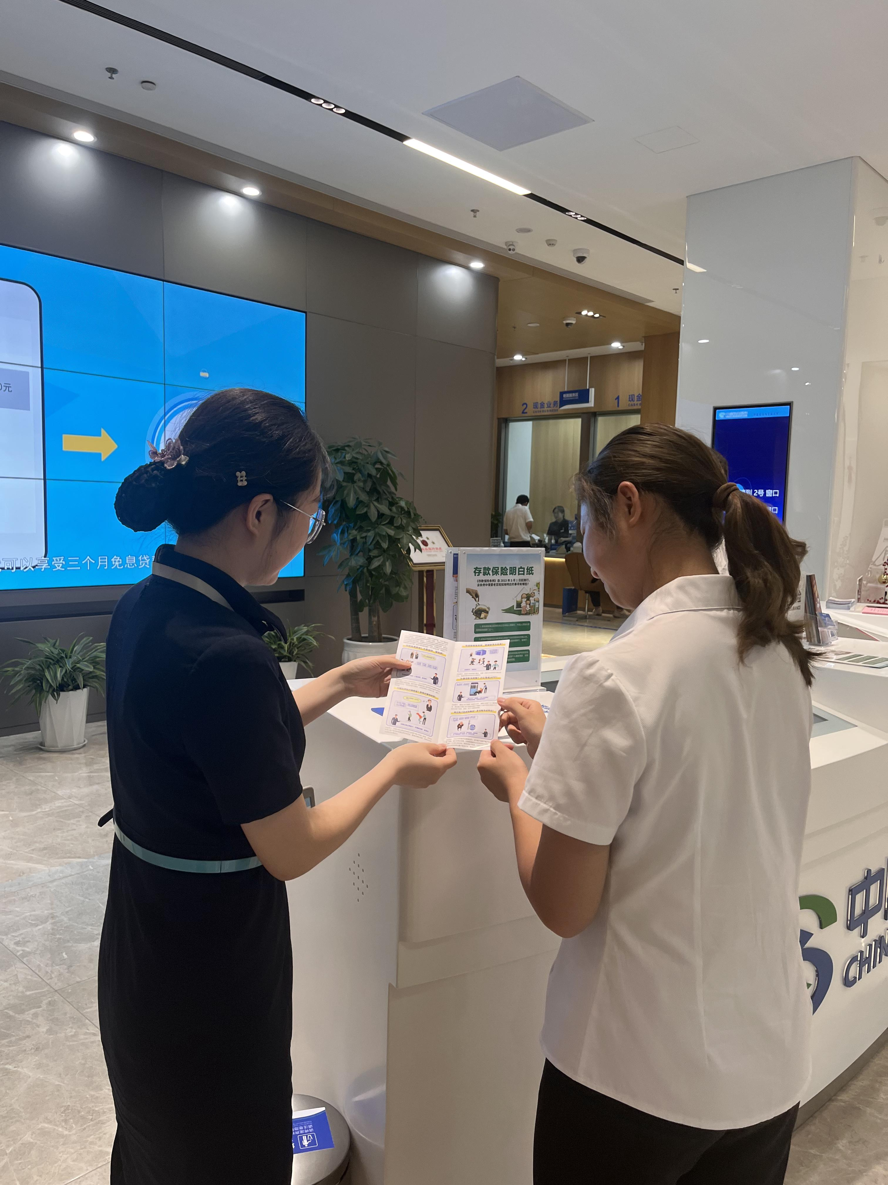 全民共推反洗钱:民生银行济南分行营业部在行动