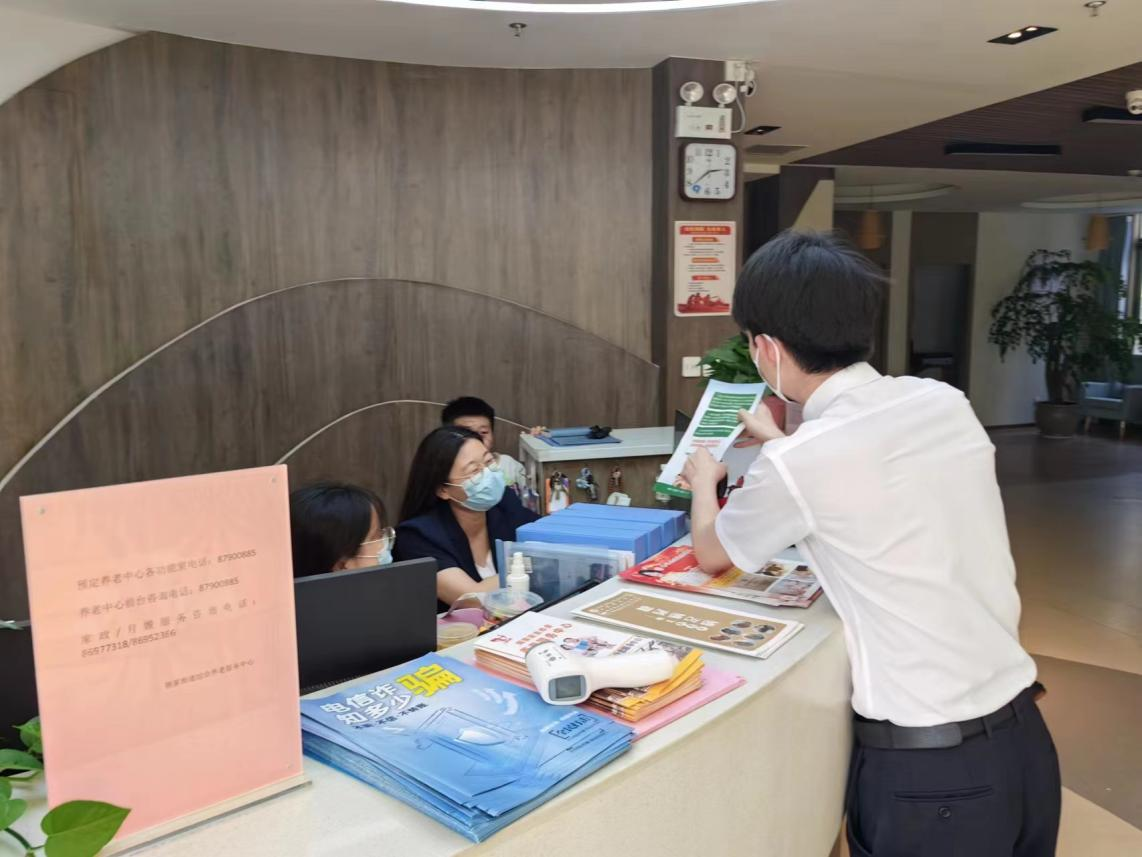 远离洗钱犯罪，守护幸福生活：民生银行济南分行营业部在行动