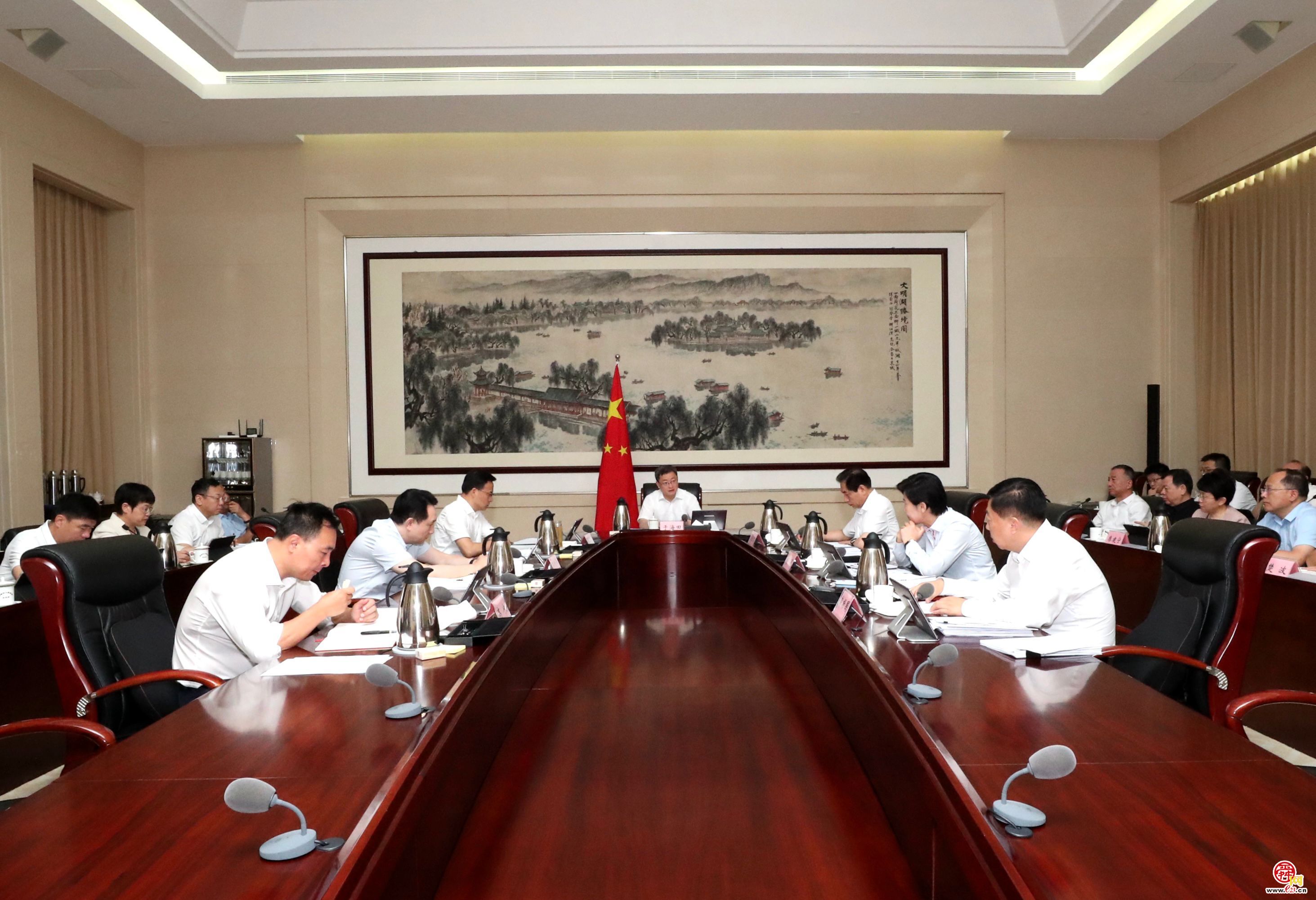 市政府党组理论学习中心组举行集体学习 于海田主持并讲话