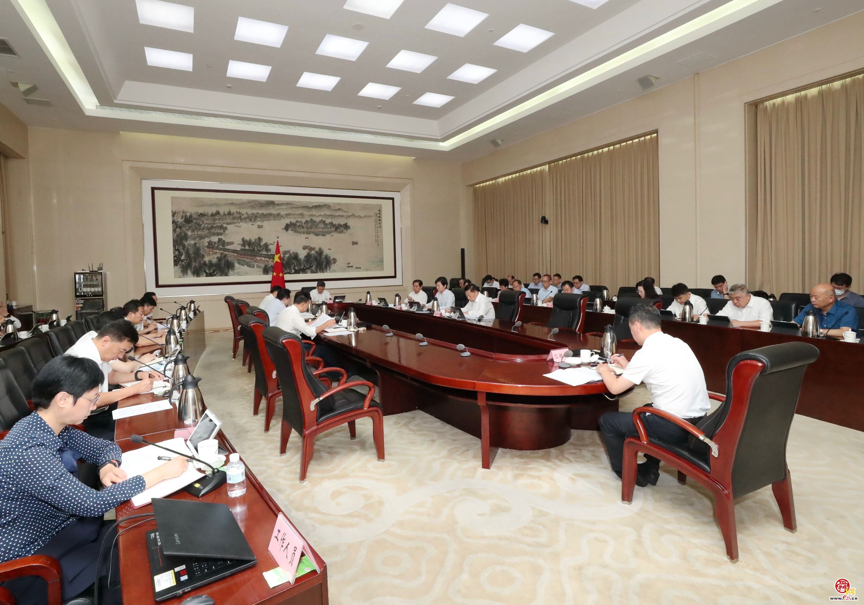 于海田主持召开市政府常务会议 研究支持新能源汽车产业高质量发展和推广应用等事项