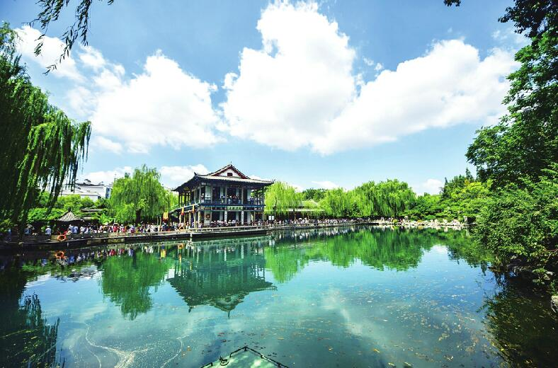 Blue Sky and White Clouds of High Appearance Appear in Quancheng After Autumn Rain