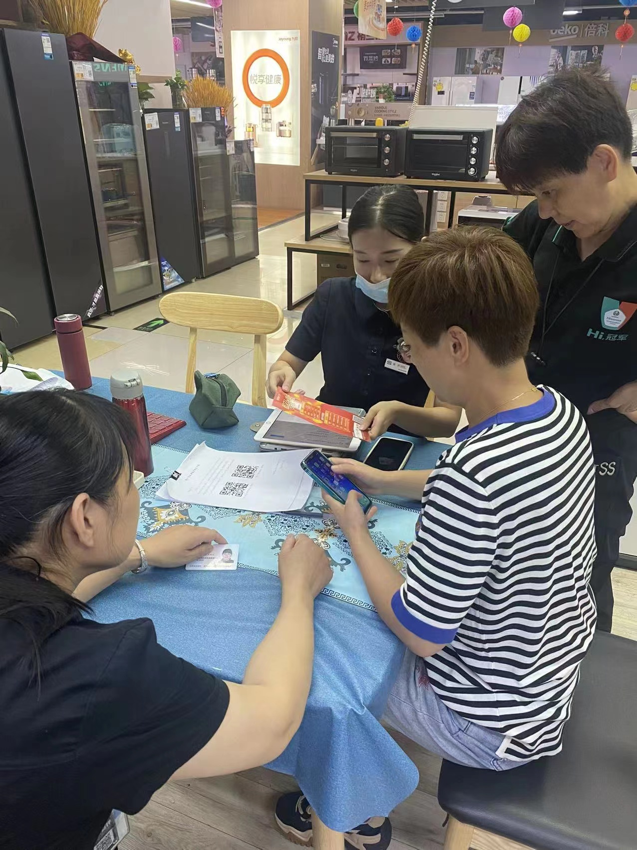 民生银行济南天桥支行走进泺口商圈反假币宣传