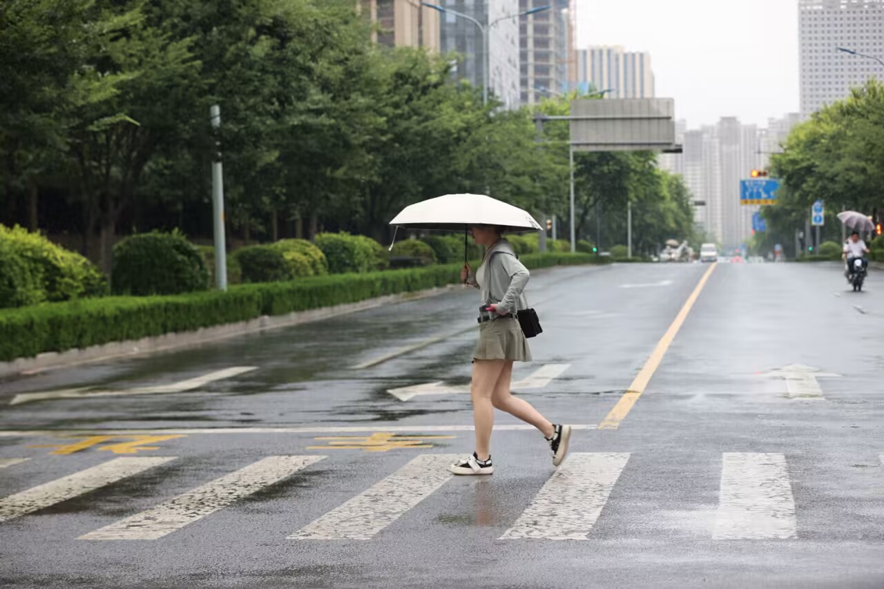 济南发布雷电预警，济南局地降雨级雷局地有短时强降雨和7～9级雷雨大风