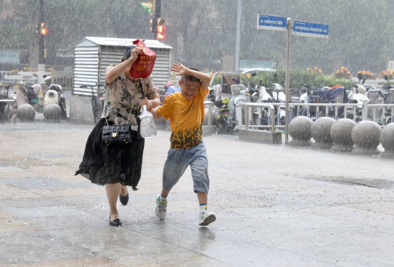 昨天急雨突访济南，昨天今明两天仍有雷阵雨