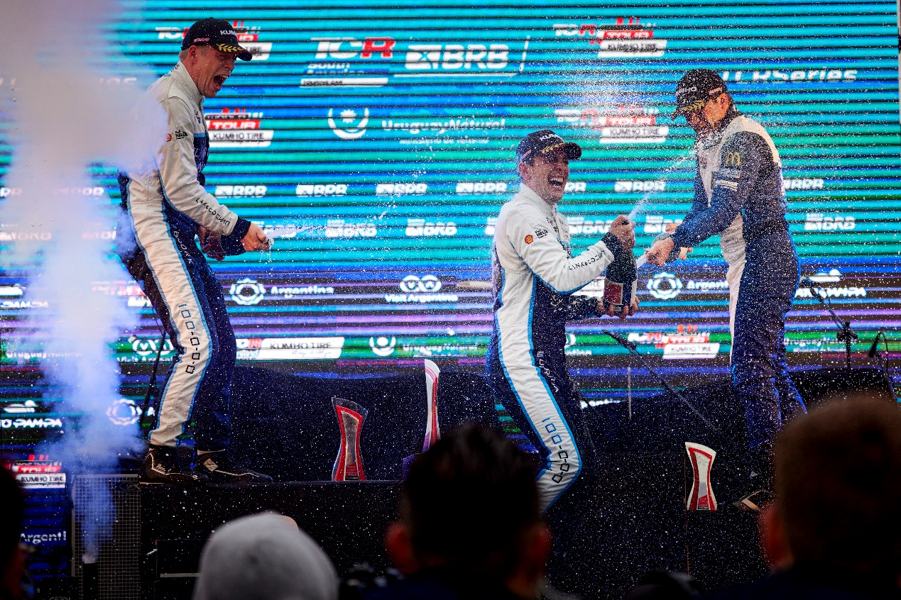强势夺冠，中国速度闪耀世界 2023TCR世界巡回赛乌拉圭站 领克车队包揽两回合正赛冠军