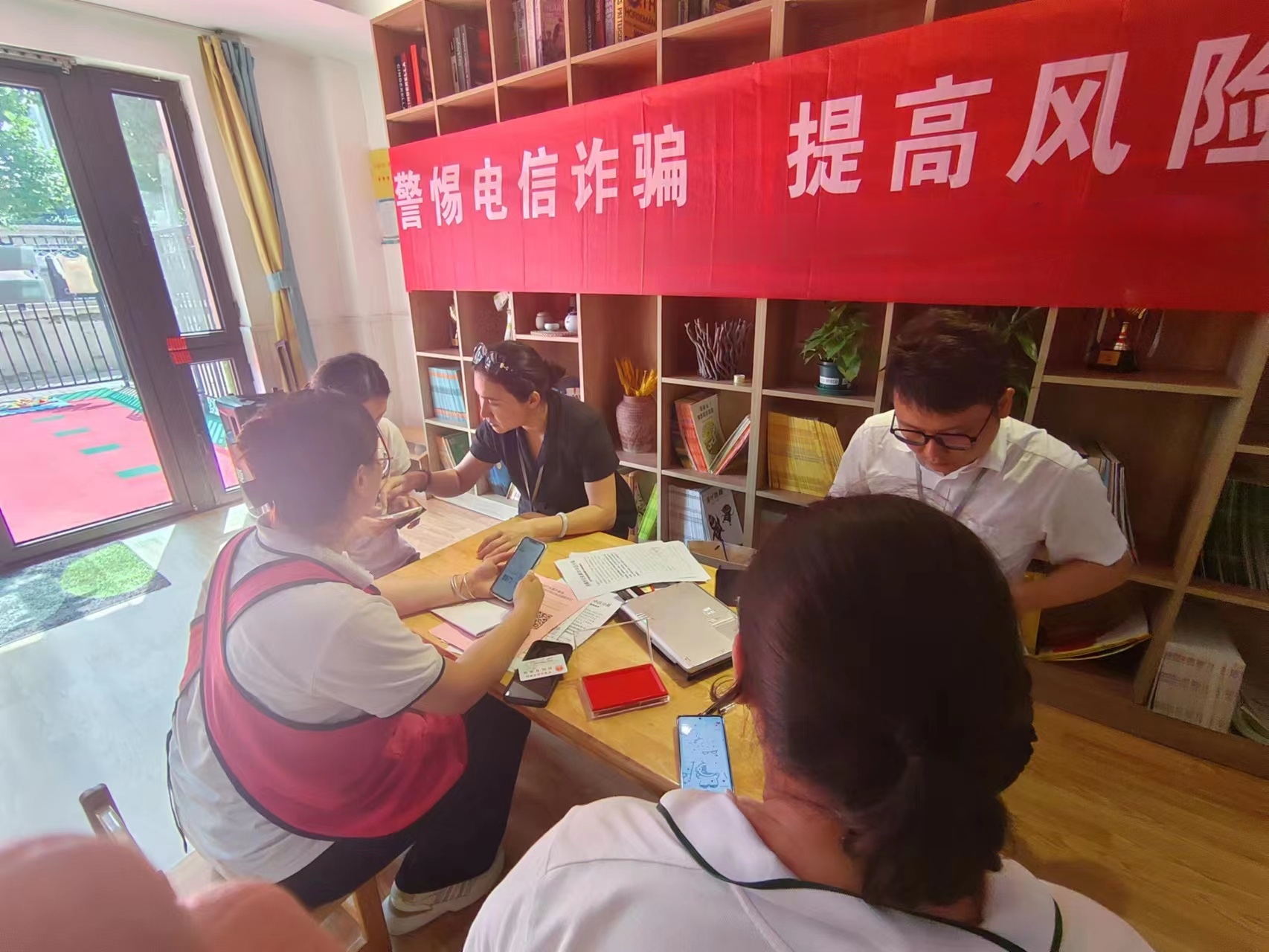 民生银行济南大观园支行开展防范电信 网络诈骗宣传进企业活动