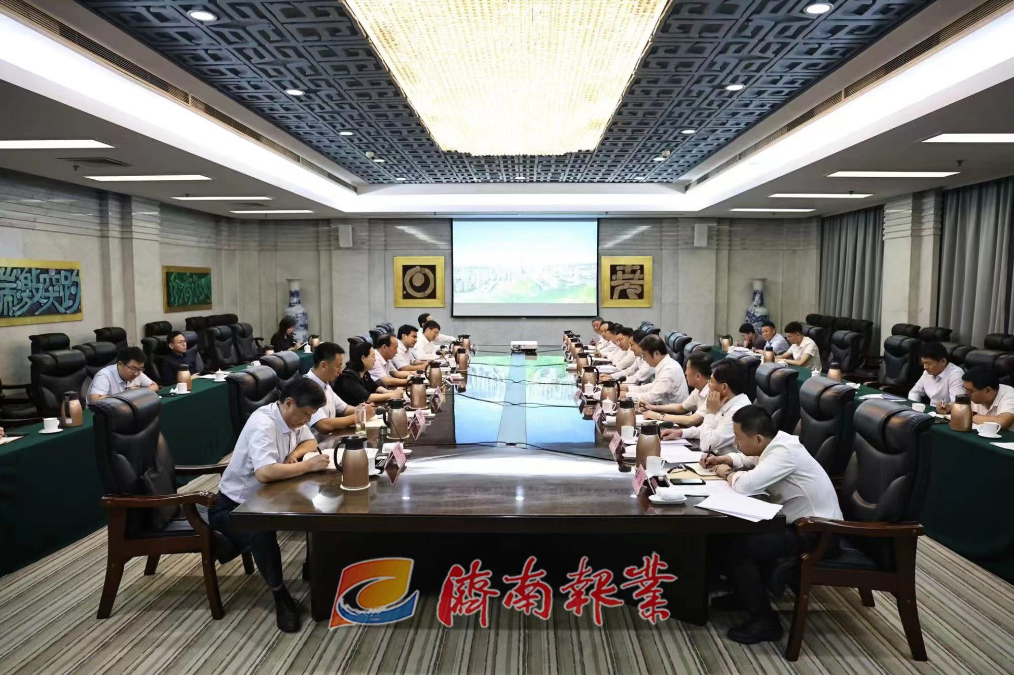 驻鲁中央媒体机构及省级主要媒体座谈会召开 刘强讲话 杨峰出席