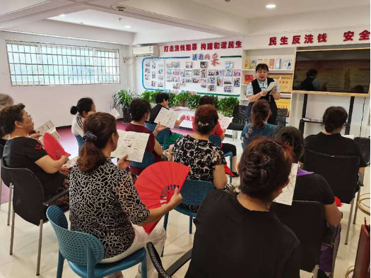 民生银行泰安宝龙广场社区支行开展金融知识普及“利率”知多少宣传活动