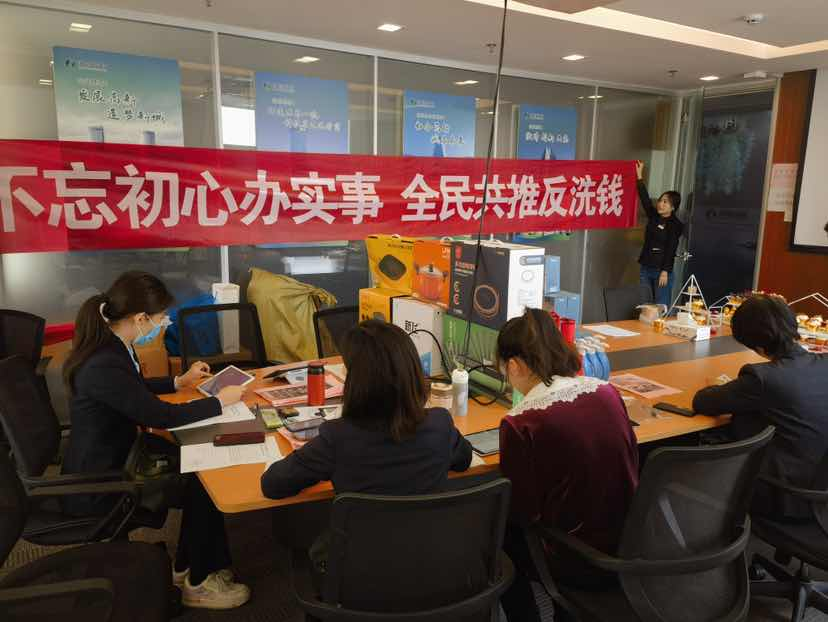 民生银行济南领秀城支行开展“反假宣传进社区”宣传活动