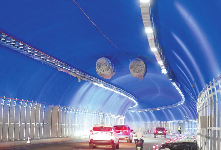 La voûte du tunnel de Kaiyuan commence à peindre 
