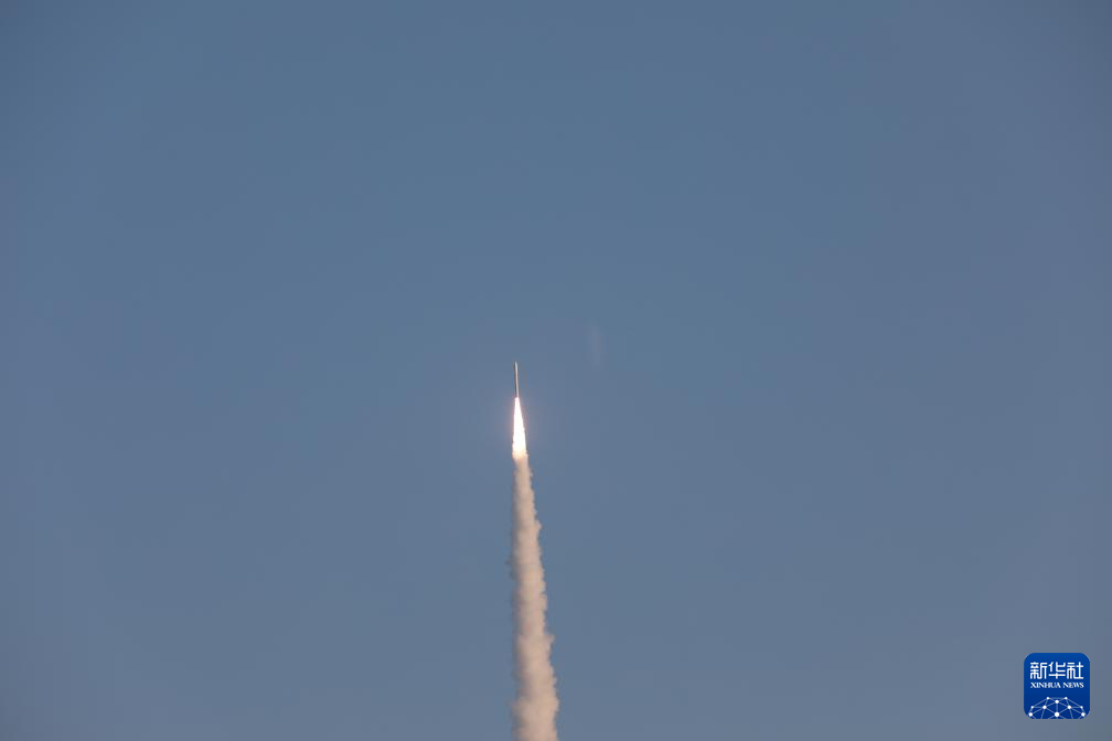 /Мультимедиа/ Китайская коммерческая ракета-носитель с четырьмя спутниками на борту была запущена с моря